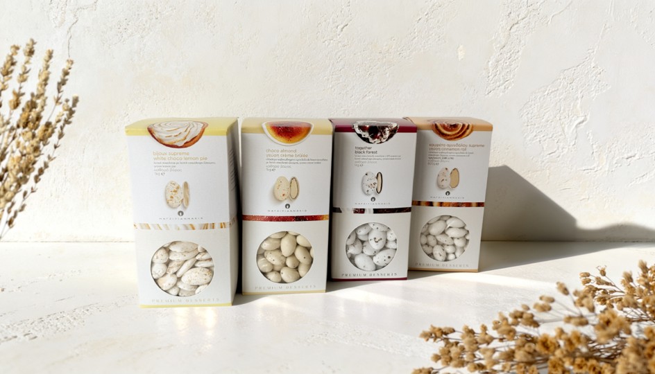 koufeta-premium-desserts-hatziyiannakis-lemon-pie-black-forest-cinnamon-roll-creme-brulee